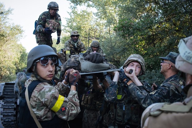 Ukraińscy żołnierze koło Doniecka /ROMAN PILIPEY (PAP/EPA) /PAP/EPA