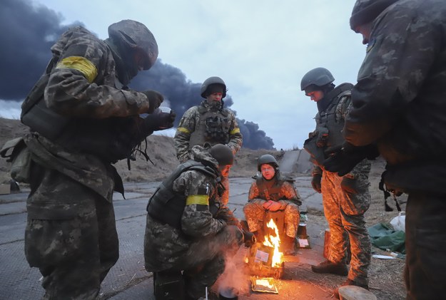 Ukraińscy żołnierze koło Kijowa /ALISA YAKUBOVYCH /PAP/EPA