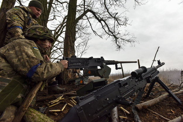 Ukraińscy żołnierze na froncie w obwodzie donieckim na zdjęciu z 26 lutego br. /OLEG PETRASYUK /PAP/EPA