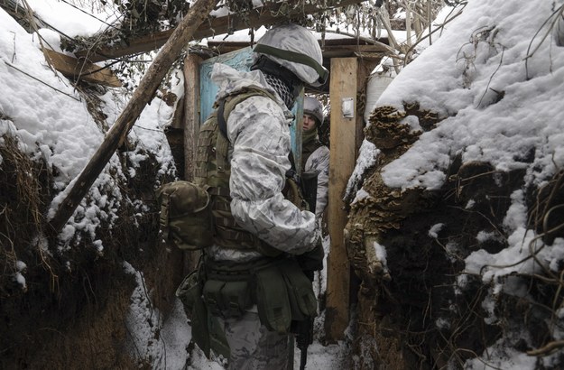 Ukraińscy żołnierze na linii frontu niedaleko kontrolowanego przez prorosyjskich bojowników Doniecka. /STANISLAV KOZLIUK /PAP/EPA