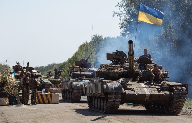 Ukraińscy żołnierze na punkcie kontrolnym w pobliżu miasta Debalecewe /ROMAN PILIPEY (PAP/EPA) /PAP/EPA