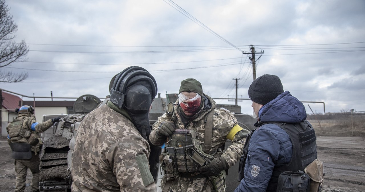 Ukraińscy żołnierze podczas ewakuacji z Awdijiwki /NARCISO CONTRERAS/ ANADOLU AGENCY/ Anadolu Agency via AFP /AFP