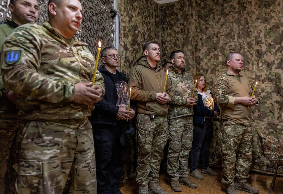 Ukraińscy żołnierze podczas wielkanocnej liturgii w pobliżu frontu /Press service of the 33rd Separate Mechanized Brigade /PAP/EPA