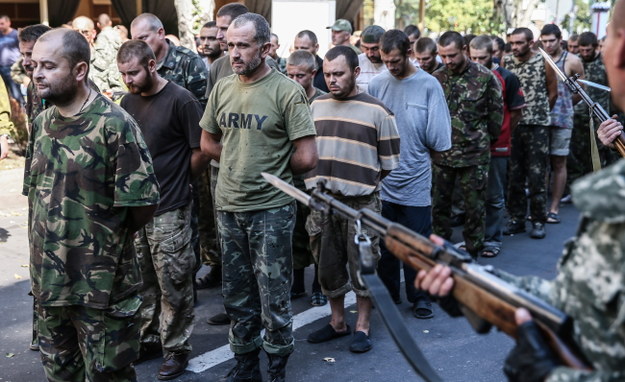 Ukraińscy żołnierze prowadzeni ulicami Doniecka /PAP/EPA/SERGEI ILNITSKY /PAP/EPA