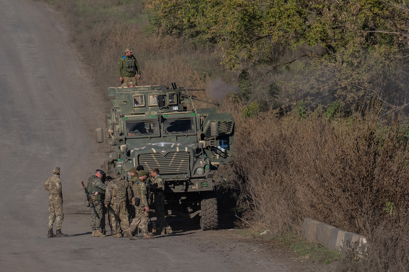 Ukraińscy żołnierze szkolą się na dostarczonym przez USA opancerzonym wozie bojowym MaxxPro MRAP /Carl Court/Getty Images /Getty Images