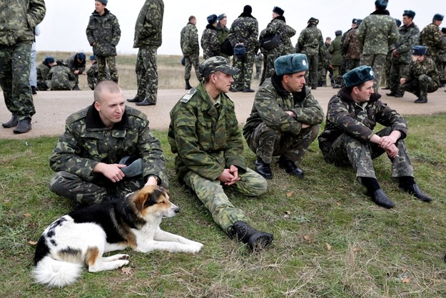 Ukraińscy żołnierze w bazie sił powietrznych w Belbeku k. Sewastopola /ANASTASIA VLASOVA /PAP/EPA