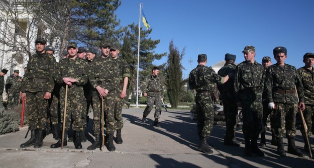 Ukraińscy żołnierze w bazie w Belbek na Krymie /PAP/EPA/SERGEI ILNITSKY /PAP