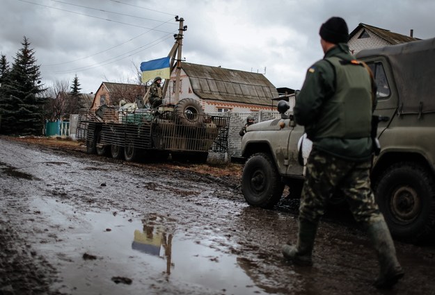 Ukraińscy żołnierze w pobliżu miasta Debalcewe w obwodzie donieckim /ROMAN PILIPEY /PAP/EPA