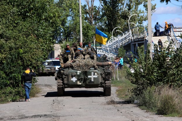 Ukraińscy żołnierze w wyzwolonym Iziumie w obwodzie charkowskim na zdjęciu z września 2022 roku /Vyacheslav Madiyevskyy /PAP/EPA