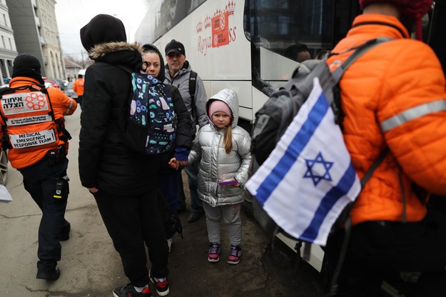 Ukraińscy Żydzi wsiadają do samolotu do Izraela. Mołdawia /ABIR SULTAN /PAP/EPA