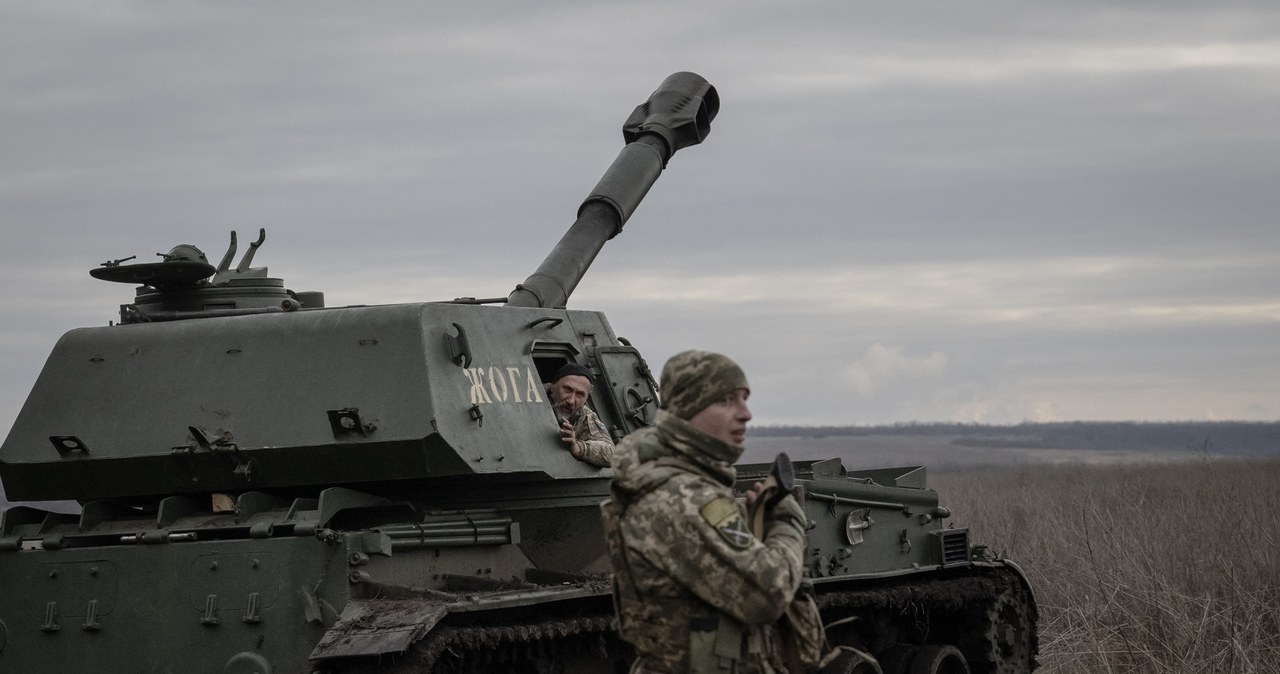 Ukraińska armatohaubica 2S3 Akacja w pobliżu Awdijiwki /OZGE ELIF KIZIL / ANADOLU / Anadolu via AFP /AFP
