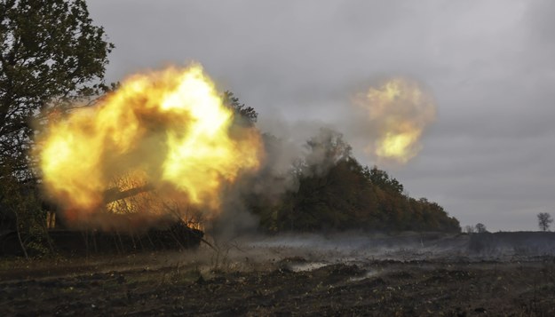 Ukraińska artyleria samobieżna podczas działań w rejonie Bachmutu na zdj. z 24.10.2022 r. /STRINGER /PAP/EPA