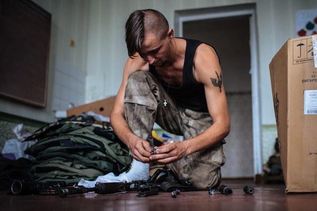 Ukraiński aktywista z batalionu Donbas /ROMAN PILIPEY /PAP/EPA