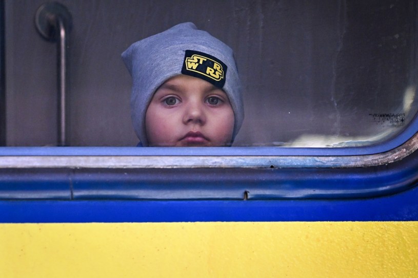 Ukraiński chłopiec w pociągu jadącym do Przemyśla /Jeff J Mitchell /Getty Images