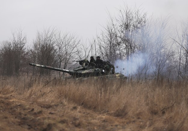 Ukraiński czołg koło Kijowa /STR /PAP/EPA