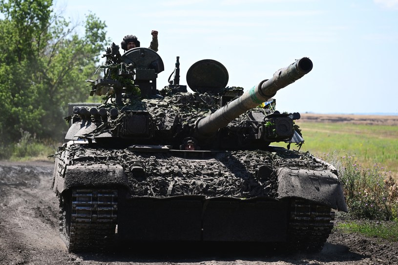 Ukraiński czołg T-72 na linii frontu /MIGUEL MEDINA/AFP /AFP