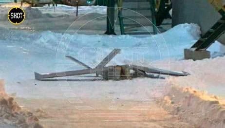 Ukraiński dron zniszczony przez rosyjską obronę powietrzną /The Dead District /