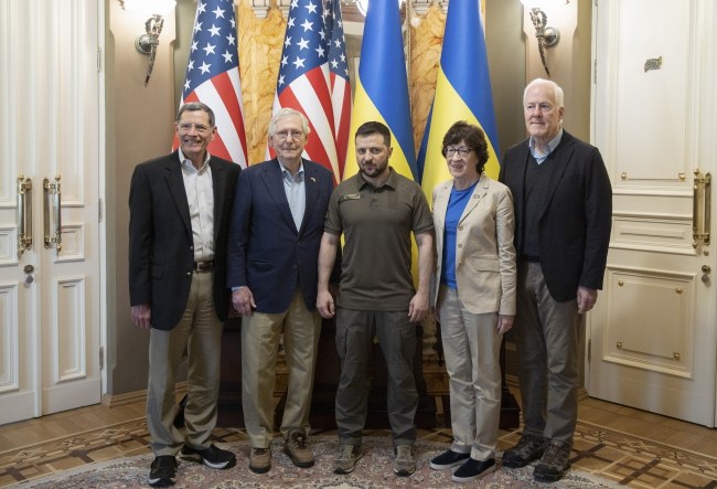 Ukraiński prezydent Wołodymyr Zełenski i delegacja Kongresu Stanów Zjednoczonych /PAP/EPA/PRESIDENTIAL PRESS SERVICE HANDOUT HANDOUT /PAP/EPA