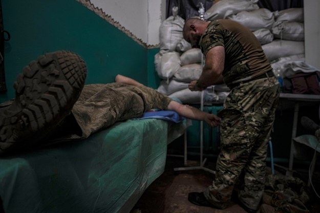 Ukraiński punkt pomocy rannym w pobliżu Bachmutu /Maria Senovilla /PAP/EPA