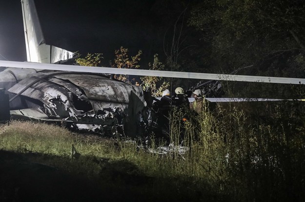 Ukraiński samolot spadł i zapalił się /SERGEY KOZLOV /PAP/EPA