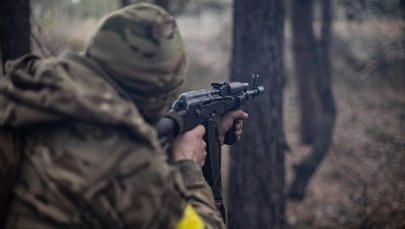 Ukraiński snajper w akcji. Trafił z odległości ponad 1,5 kilometra