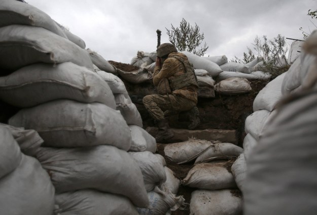 Ukraiński żołnierz na linii frontu w obwodzie ługańskim. /AA/ABACA/Abaca /PAP/EPA