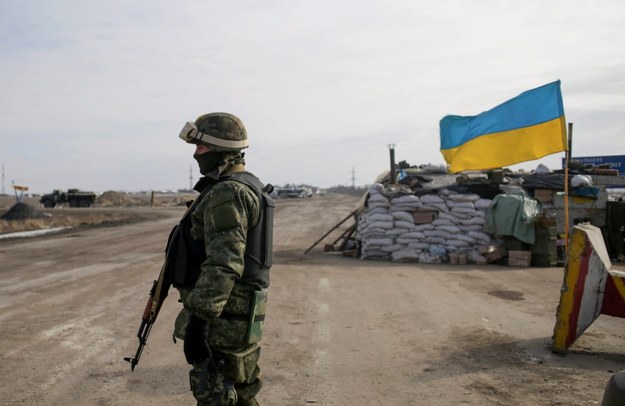 Ukraiński żołnierz na posterunku koło Debalcewe /ANASTASIA VLASOVA /PAP/EPA