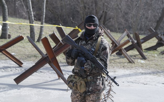 Ukraiński żołnierz na zdjęciu ilustracyjnym /SERGEY DOLZHENKO /PAP/EPA