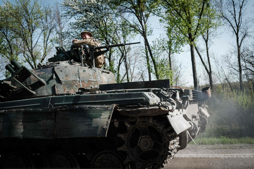 Ukraiński żołnierz w czołgu w pobliżu Słowiańska /YASUYOSHI CHIBA/AFP /East News