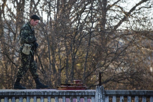 Ukraiński żołnierz w jednostce w Bachczysaraju na Krymie /ALEXEY FURMAN /PAP/EPA