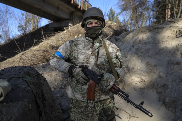 Ukraiński żołnierz w Kijowie /MIGUEL A. LOPES /PAP/EPA