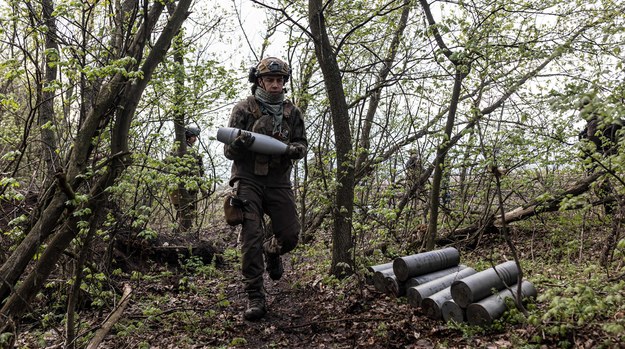 Ukraiński żołnierz w rejonie Bachmutu na zdjęciu z 22 kwietnia /AA/ABACA /PAP