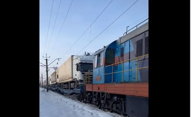 Ukraińskie ciężarówki wjechały do Polski pociągiem