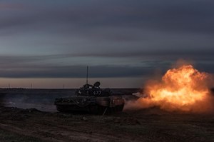 Ukraińskie czołgi z flagami podobnymi do flag UE zaatakowały Rosję
