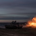 Ukraińskie czołgi z flagami podobnymi do flag UE zaatakowały Rosję