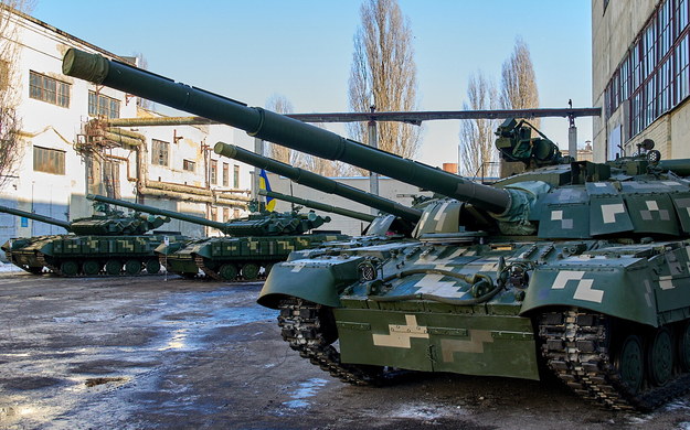 Ukraińskie czołgi. /SERGEY KOZLOV /PAP/EPA