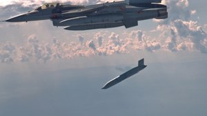 Ukraińskie F-16 z ogromnym zasięgiem rażenia? Tylko jeśli USA wyśle te pociski