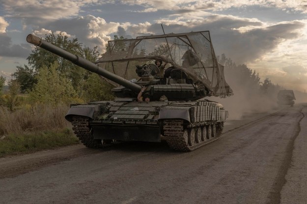 Ukraińskie wojsko w T-64 /ROMAN PILIPEY/AFP /East News