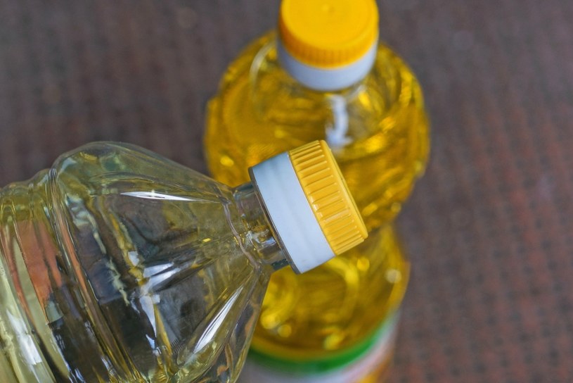 Ukryta funkcja zakrętki w butelce z olejem. Będzie wygodniej i oszczędniej!