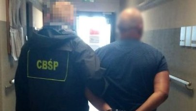 Ukrywał się w piwnicy przed policjantami. CBŚP rozbiło grupę handlującą nielegalnym paliwem