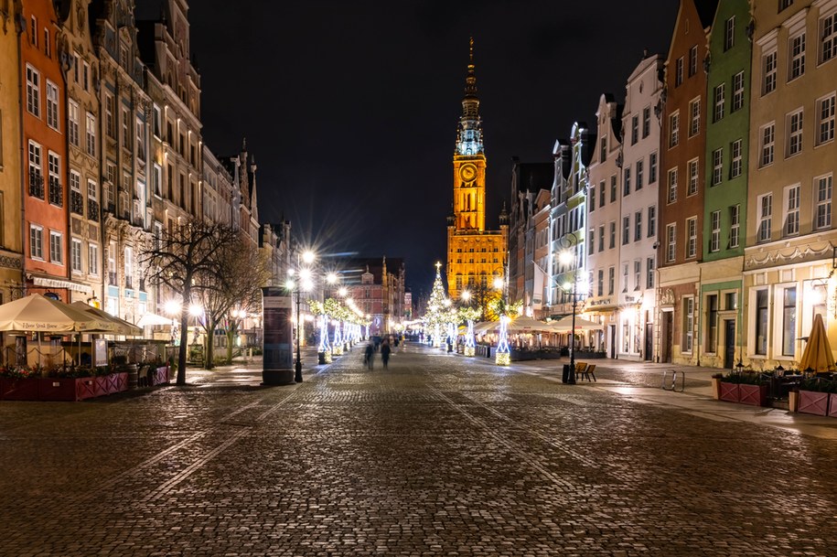 Chwile grozy w centrum Gdańska. Kierowca wjechał w ludzi na deptaku