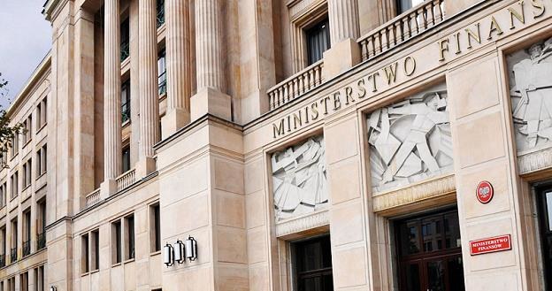 Ul. Świętokrzyska w Warszawie - siedziba Ministerstwa Finansów /.