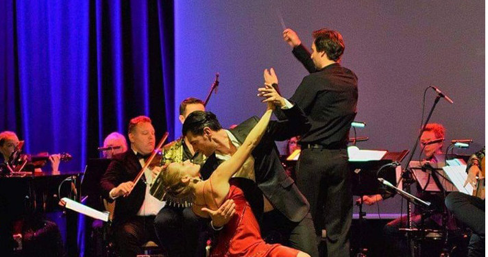 Ula Wojtkowiak i Fernando de Lutiis wraz z zespołem Tango Attack, na pokazie Buenos Aires Tango Show, który odbył się w Filharmonii Kameralnej im. Witolda Lutosławskiego w Łomży/fot. Wiesław Wiśniewski /archiwum prywatne