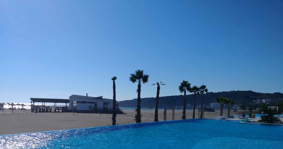 Ulcinj to piękne piaszczyste plaże i 260 dni słonecznych w roku /Styl.pl