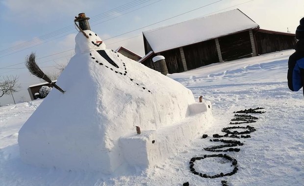 Ulepili bałwana giganta. Ma 3,5 metra wysokości! 