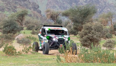 Ulewa na Rajdzie Dakar. Marek Goczał wciąż na czele