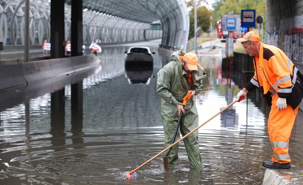 Ulewa w Warszawie. S8, S2, S79 i ulice w mieście są już przejezdne