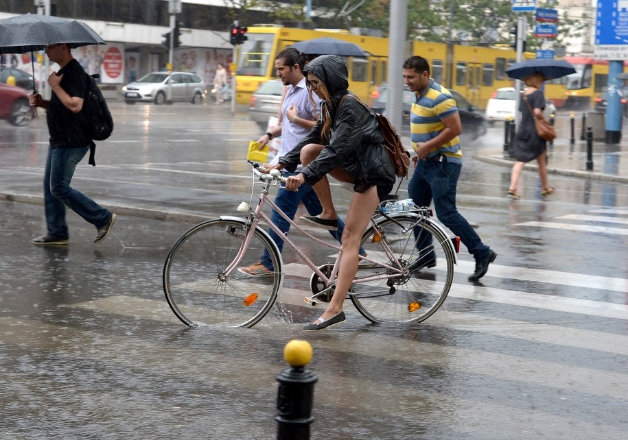 Ulewa w Warszawie /Marcin Obara /PAP