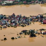 Ulewne deszcze sprowadziły katastrofę. Tysiące domów pod wodą, wiele ofiar