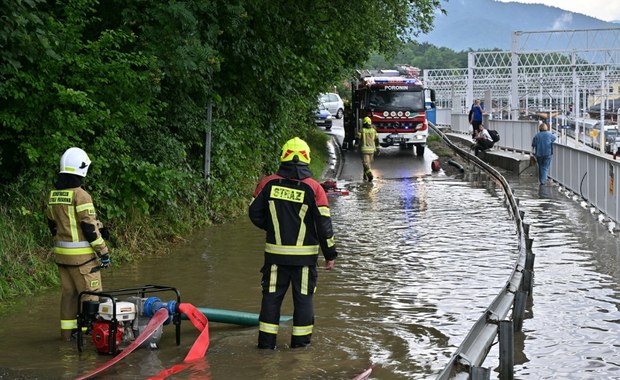 Ulewy, grad, podtopienia na południu Polski. Alerty trzeciego stopnia